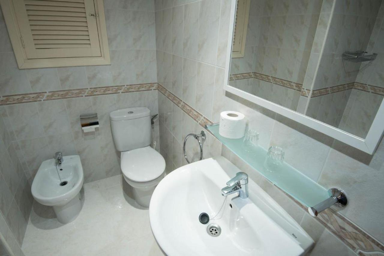 Hostal Mayol Санта-Эулалия-дель-Рио Экстерьер фото