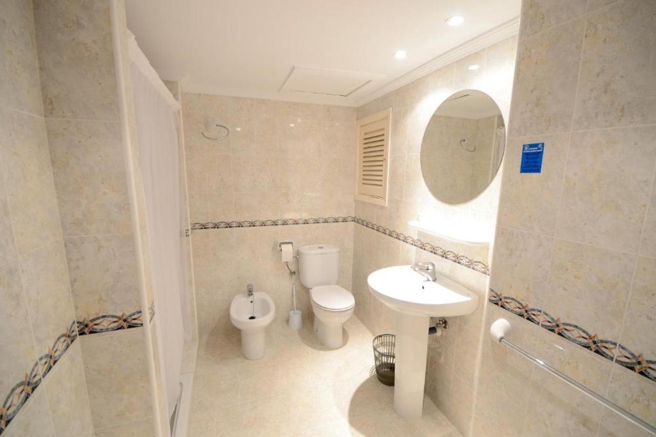 Hostal Mayol Санта-Эулалия-дель-Рио Экстерьер фото