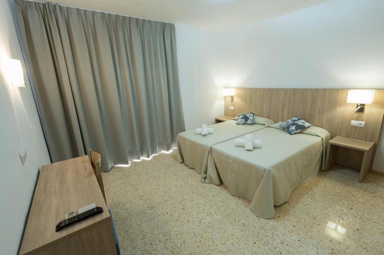 Hostal Mayol Санта-Эулалия-дель-Рио Экстерьер фото